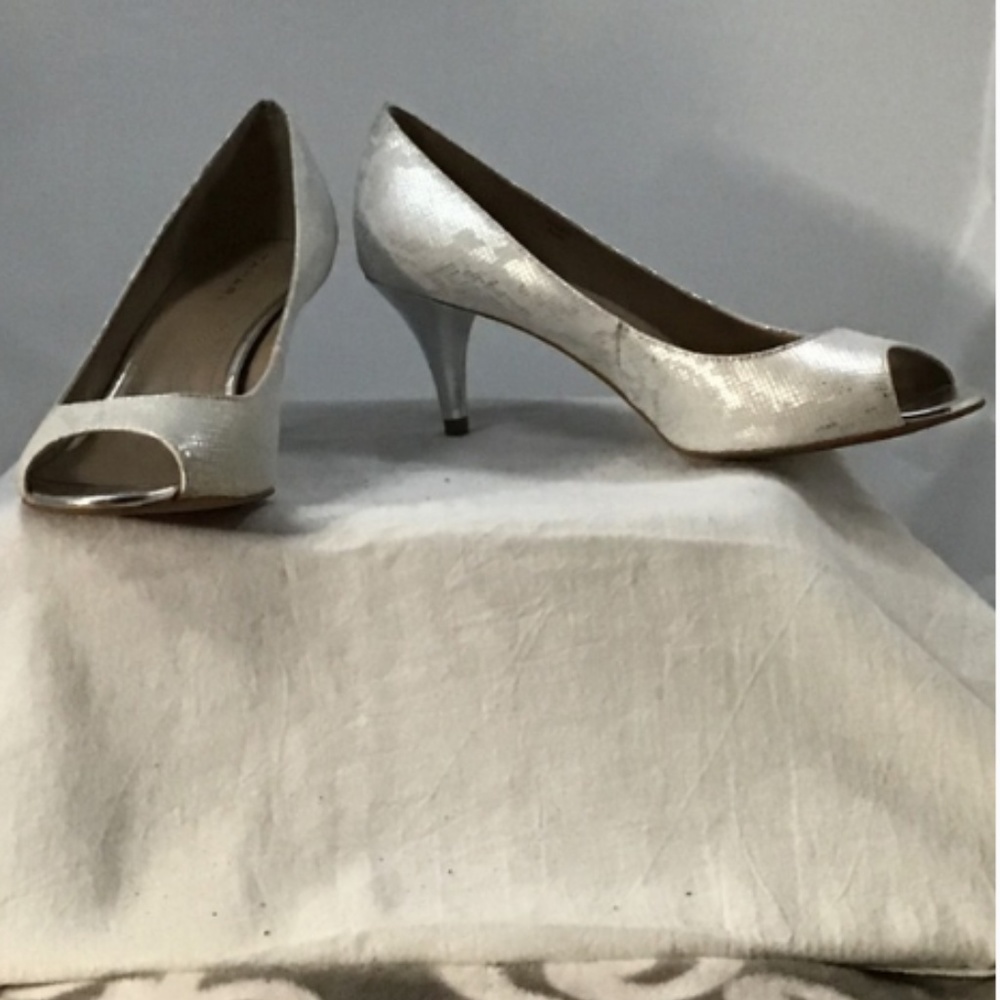 Tahari Kitten Heel Silver Snake Print Peek Toe